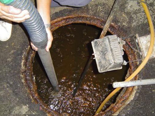 白马井镇隔油池清理
