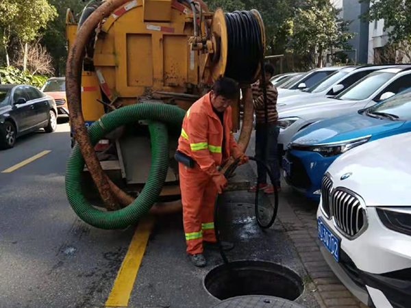 白马井镇排污管道清淤